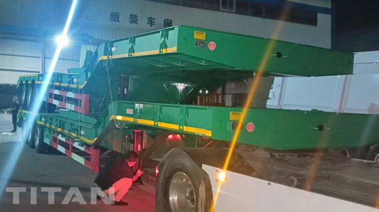 3 Axle Low Bed Trailer Truck for Sale in Namibia